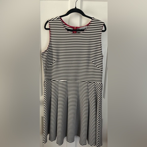 Danny & Nicole Dresses & Skirts - Danny & Nicole Black and White Striped Dress